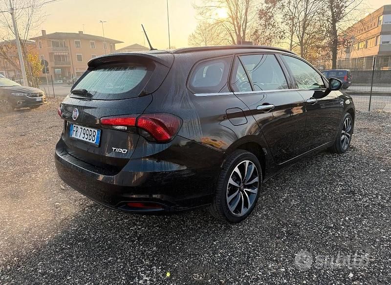 Usata Fiat Tipo 120 CV (88 kW) 2018 Nero Station wagon
