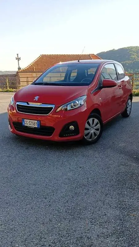 Usata Peugeot 108 Active 72 CV (52 kW) 2021 Rosso Utilitaria