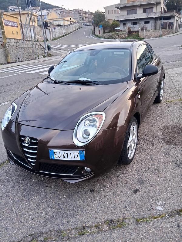 Usata Alfa Romeo MiTo 78 CV (57 kW) 2011 Marrone Utilitaria
