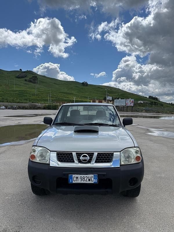 Usata Nissan King 133 CV (97 kW) 2004 Argento Pick-up
