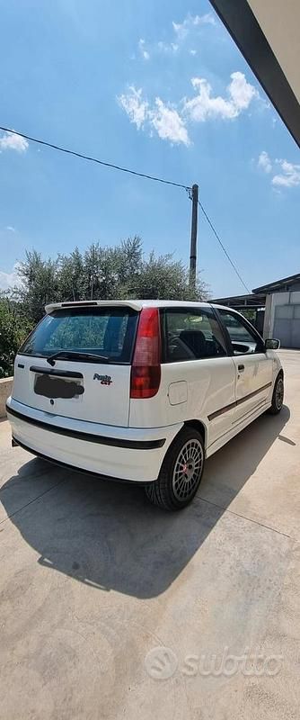 Usata Fiat Punto 300 CV (220 kW) 1997 Berlina
