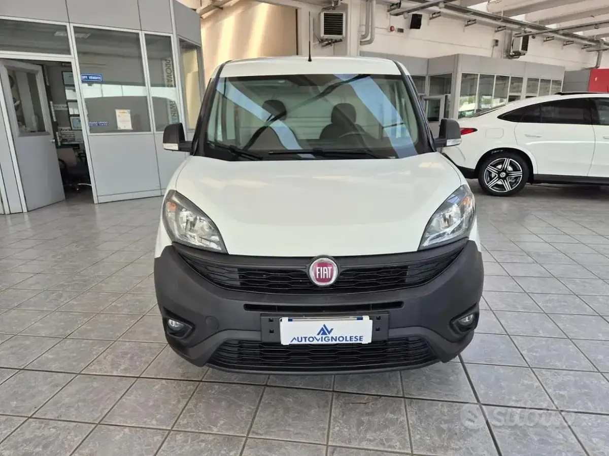 Usata Fiat Doblò Lounge 95 CV (69 kW) 2020 Bianco Monovolume