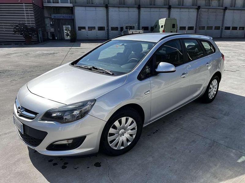 Usata Opel Astra 110 CV (80 kW) 2014 Argento Station wagon