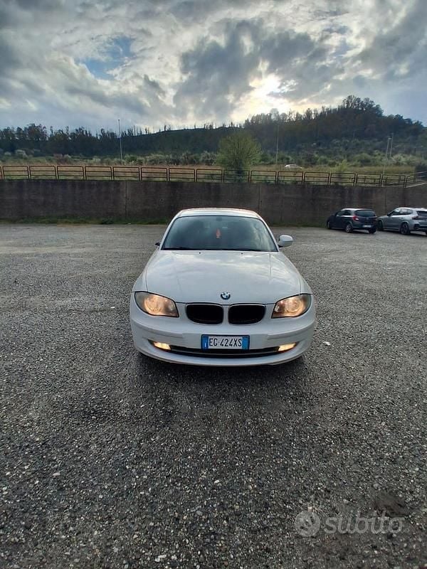 Usata BMW 116 116 CV (85 kW) 2011 Bianco Utilitaria