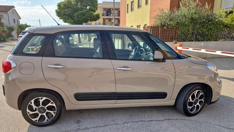 Usata 2017 Fiat 500L Business Monovolume | 9500 € (Buon prezzo) - Immagine 1/4