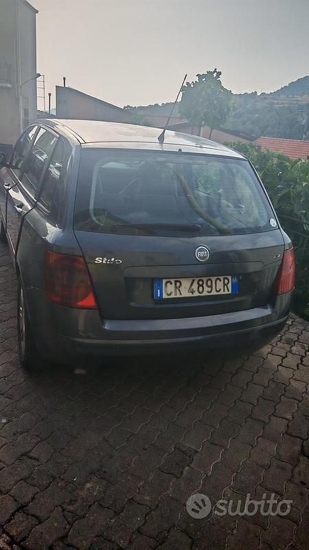 Usata Fiat Stilo 115 CV (84 kW) 2004 Nero Utilitaria