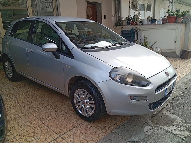 Usata Fiat Punto Lounge 69 CV (50 kW) 2014 Grigio Utilitaria