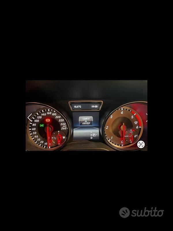 Usata Mercedes GLA200 136 CV (100 kW) 2015 Grigio SUV