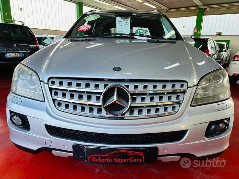 Usata Mercedes ML320 224 CV (164 kW) 2008 Grigio SUV