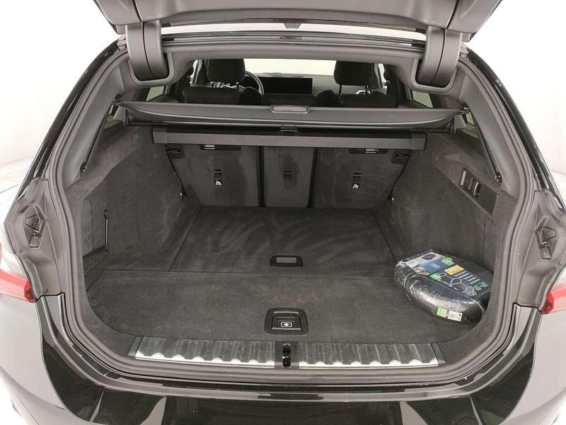 Usata BMW 320 M Sport 190 CV (139 kW) 2025 Black sapphire metalizzato Station wagon