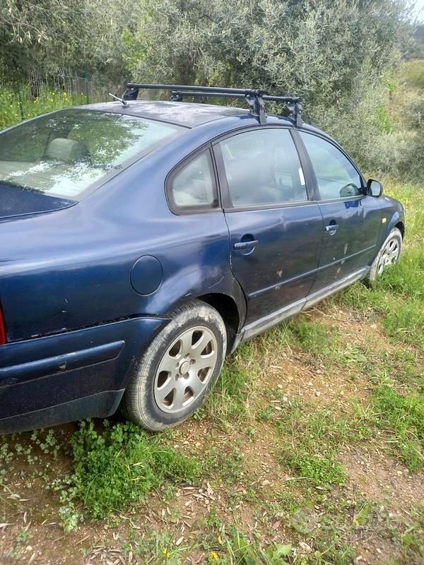 Usata VW Passat 110 CV (80 kW) 1999 Blu Berlina
