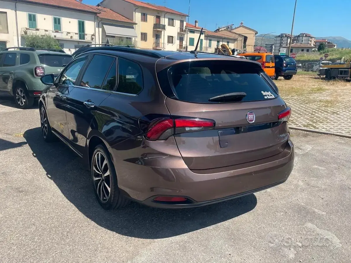 Usata Fiat Tipo Lounge 120 CV (88 kW) 2020 Marrone Station wagon