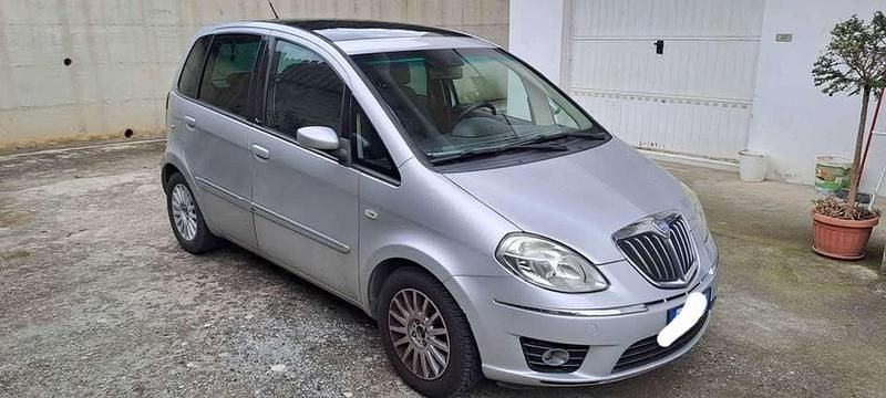 Usata Lancia Musa 69 CV (50 kW) 2008 Argento Monovolume