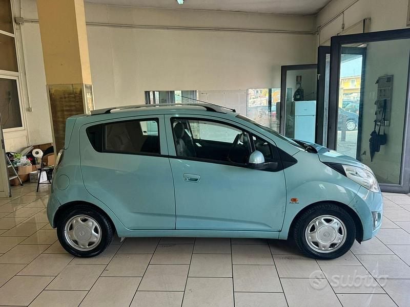 Usata Chevrolet Spark 65 CV (47 kW) 2010 Blu Utilitaria