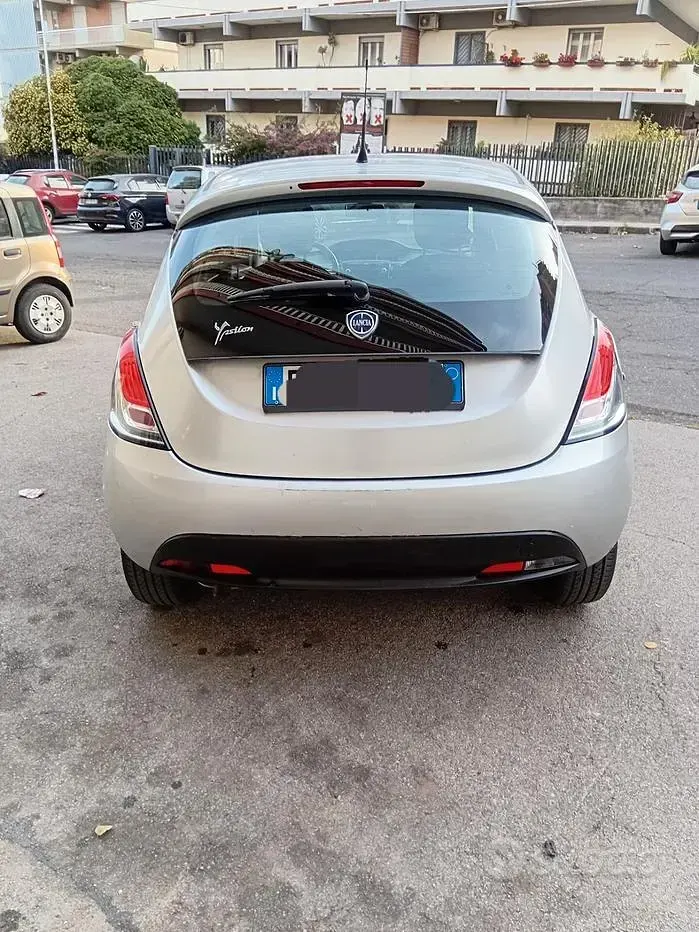Usata Lancia Ypsilon 95 CV (69 kW) 2011 Grigio Utilitaria