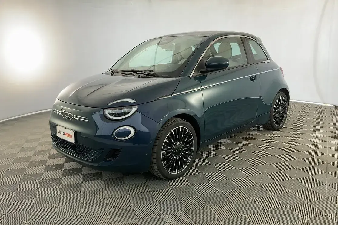 Usata Fiat 500e La Prima 86 kW (118 CV) 2021 Blu Utilitaria