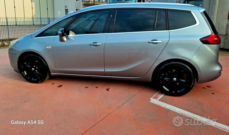 Usata Opel Zafira 130 CV (95 kW) 2012 Grigio Monovolume