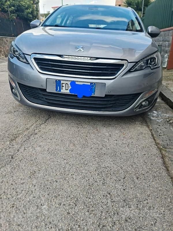 Usado Peugeot 308 116 CV (85 kW) 2016 Gris Familiar