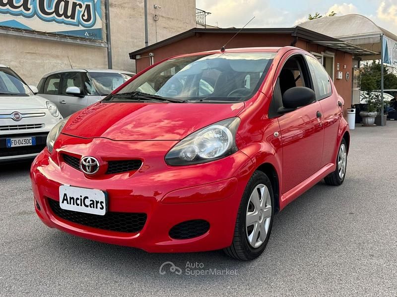 Usata Toyota Aygo 68 CV (50 kW) 2010 Rosso Utilitaria