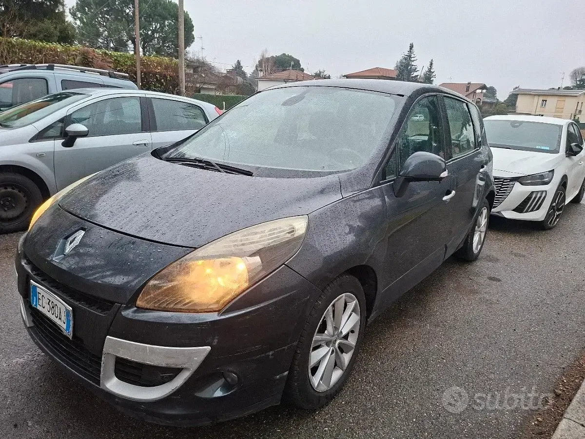 Usata Renault Scenic E-Tech 130 CV (95 kW) 2010 Grigio Monovolume