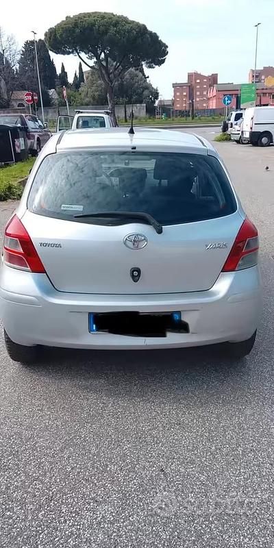 Usata Toyota Yaris 2012 Grigio Utilitaria