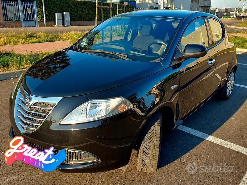 Usata Lancia Ypsilon 69 CV (50 kW) 2014 Nero Utilitaria