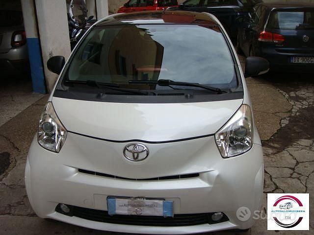 Usata Toyota iQ Sol 68 CV (50 kW) 2012 Bianco Utilitaria