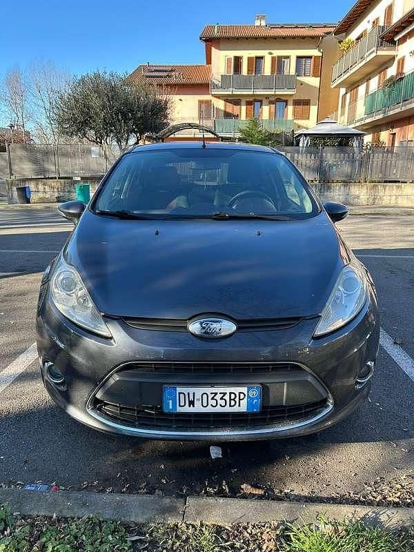 Usata Ford Fiesta 68 CV (50 kW) 2009 Grigio Utilitaria