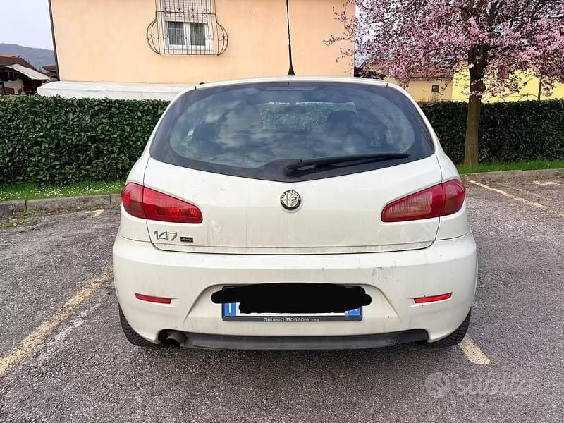 Usata Alfa Romeo 147 Progression 105 CV (77 kW) 2010 Bianco Utilitaria