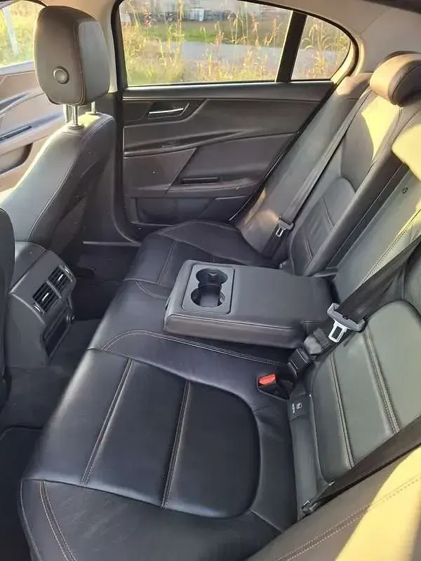 Usata Jaguar XE Prestige 179 CV (131 kW) 2016 Berlina