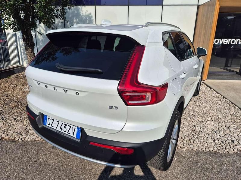 Usata Volvo XC40 Core 163 CV (119 kW) 2025 Crystal white SUV