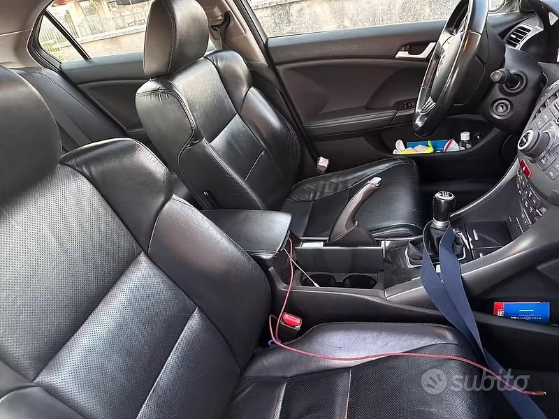 Usata Honda Accord 180 CV (132 kW) 2012 Grigio Berlina