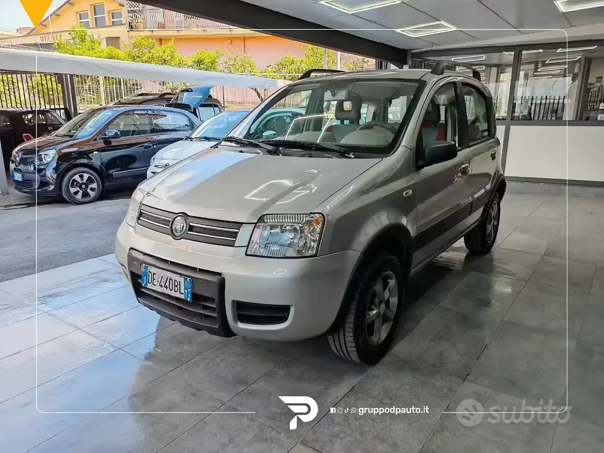 Usado Fiat Panda 4x4 Climbing 60 CV (44 kW) 2006 Gris Utilitario
