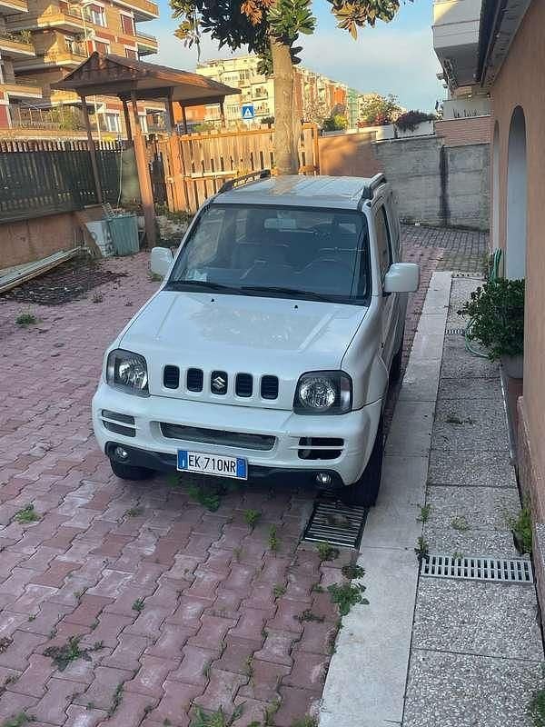 Usata Suzuki Jimny 86 CV (63 kW) 2011 Bianco SUV