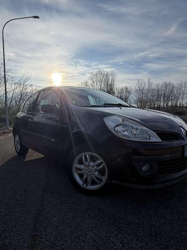 Usata Renault Clio II Luxe 75 CV (55 kW) 2007 Nero Berlina
