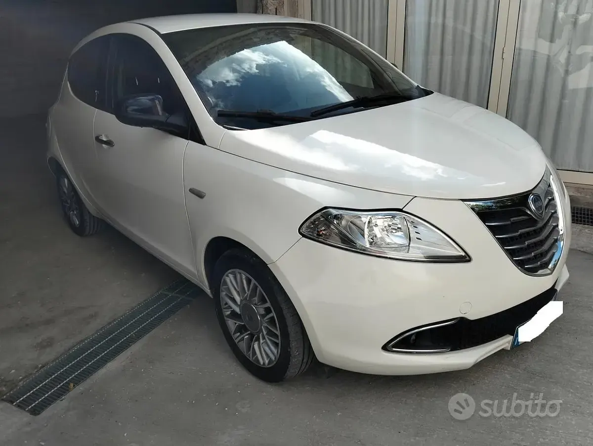 Usata Lancia Ypsilon S 95 CV (69 kW) 2012 Bianco Utilitaria