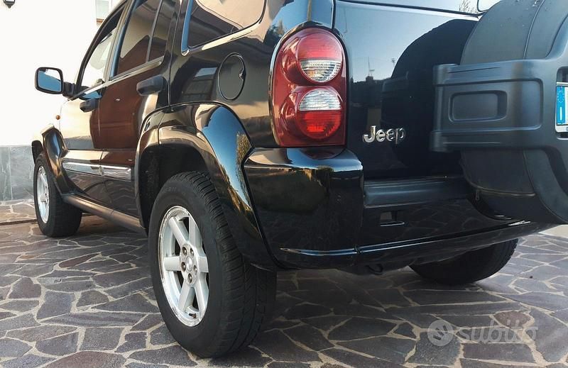 Usata 2006 Jeep Cherokee SUV | 4900 € - Immagine 1/4