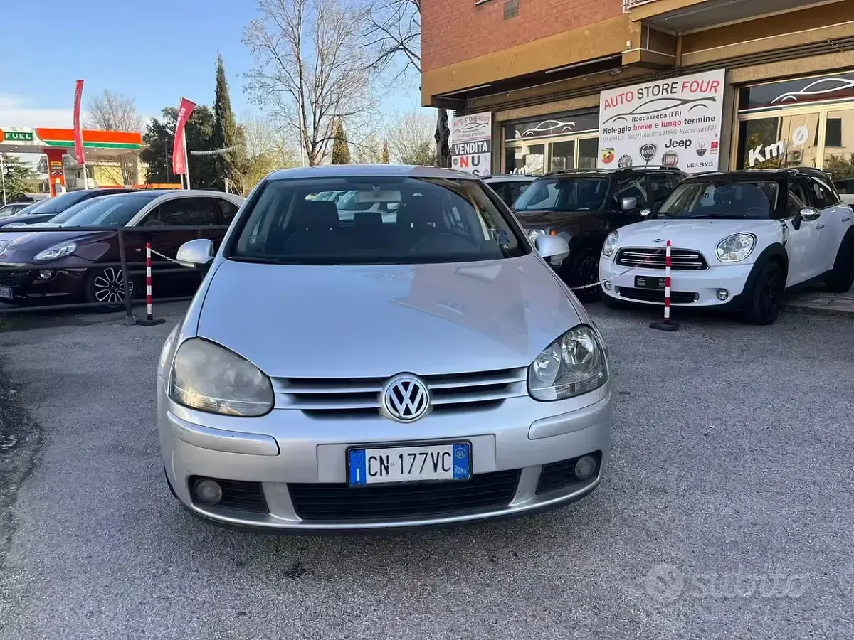 Usata VW Golf V Sportline 105 CV (77 kW) 2004 Grigio Utilitaria