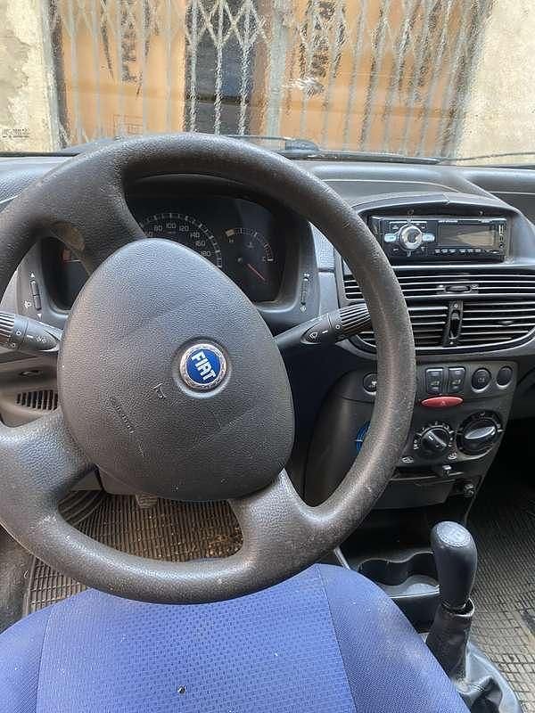 Usata Fiat Punto 69 CV (50 kW) 2004 Bianco Utilitaria