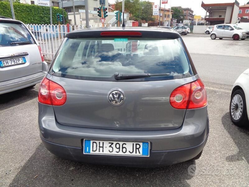 Usata VW Golf V Comfortline 102 CV (75 kW) 2007 Grigio Berlina
