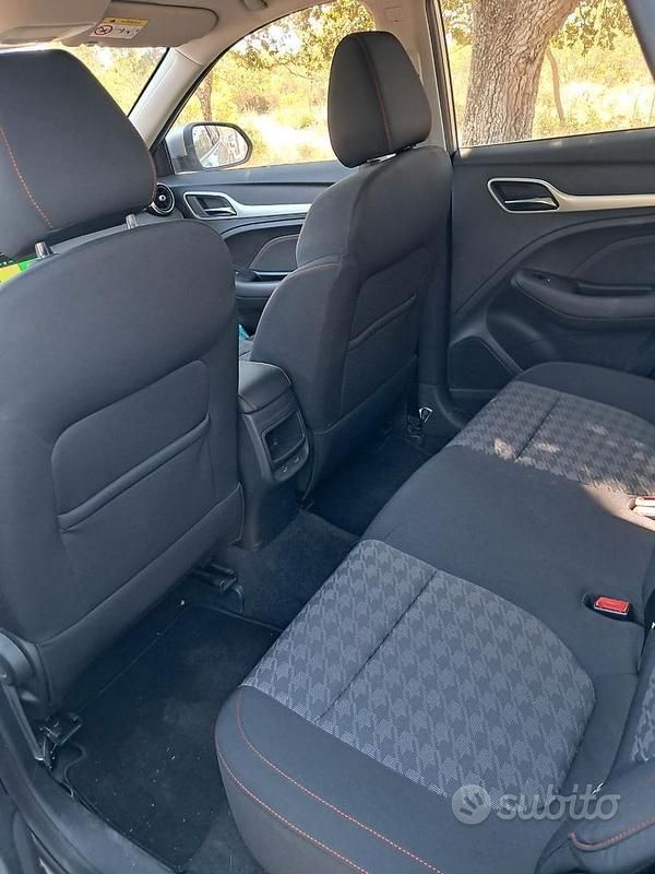 Usata MG ZS 106 CV (77 kW) 2023 Grigio Berlina