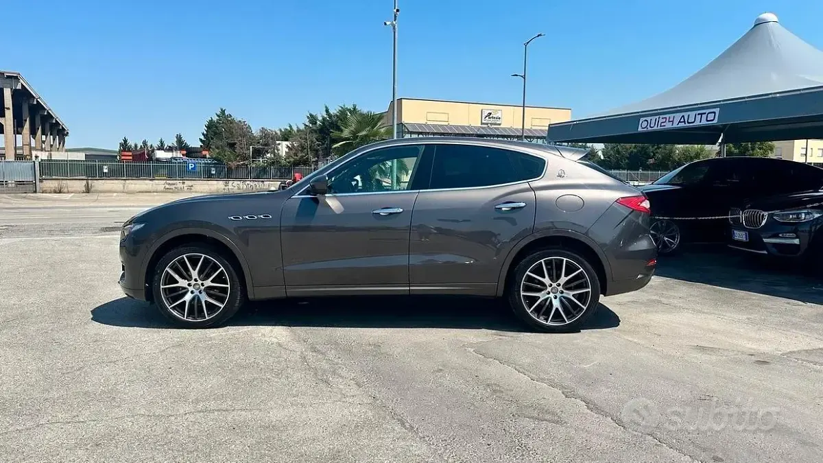 Usata Maserati Levante 275 CV (202 kW) 2017 Grigio SUV