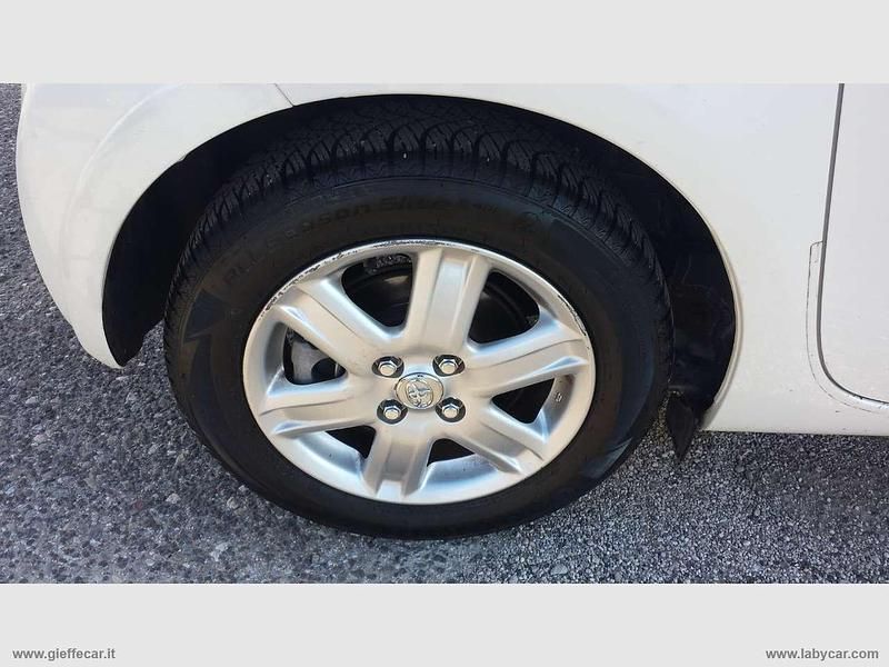 Usata Toyota iQ 68 CV (50 kW) 2009 Bianco Utilitaria