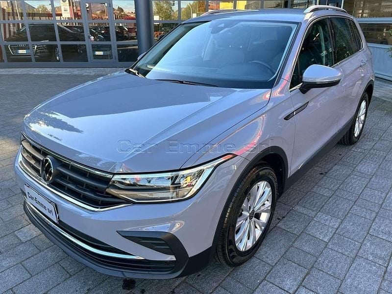 Usata VW Tiguan Life 131 CV (96 kW) 2022 Grigio delfino SUV