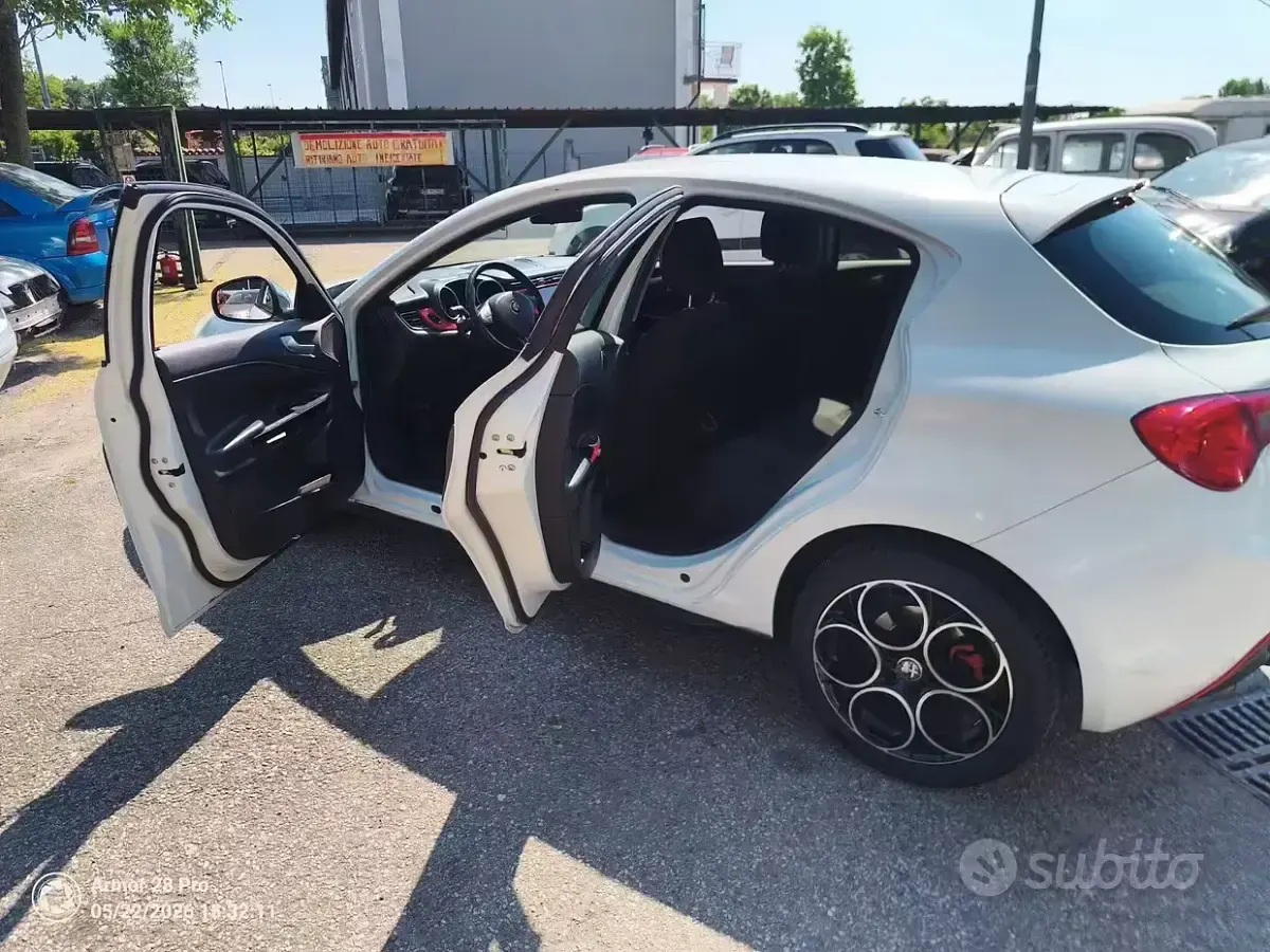 Usata Alfa Romeo Giulietta Progression 105 CV (77 kW) 2014 Bianco Utilitaria