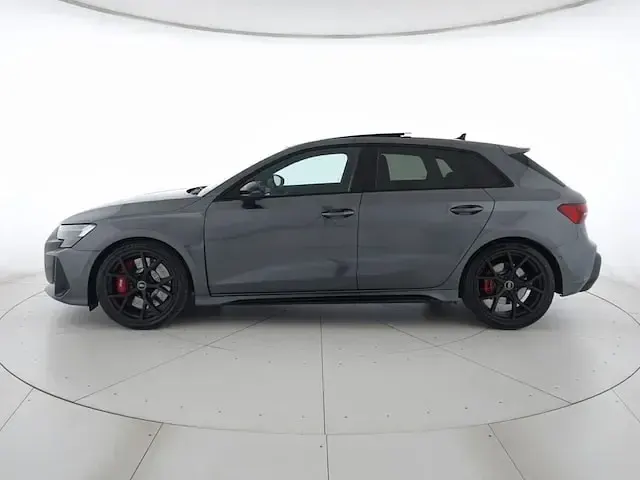 Nuova Audi RS3 Sportback Comfort 400 CV (294 kW) 2026 Grigio daytona perla Utilitaria