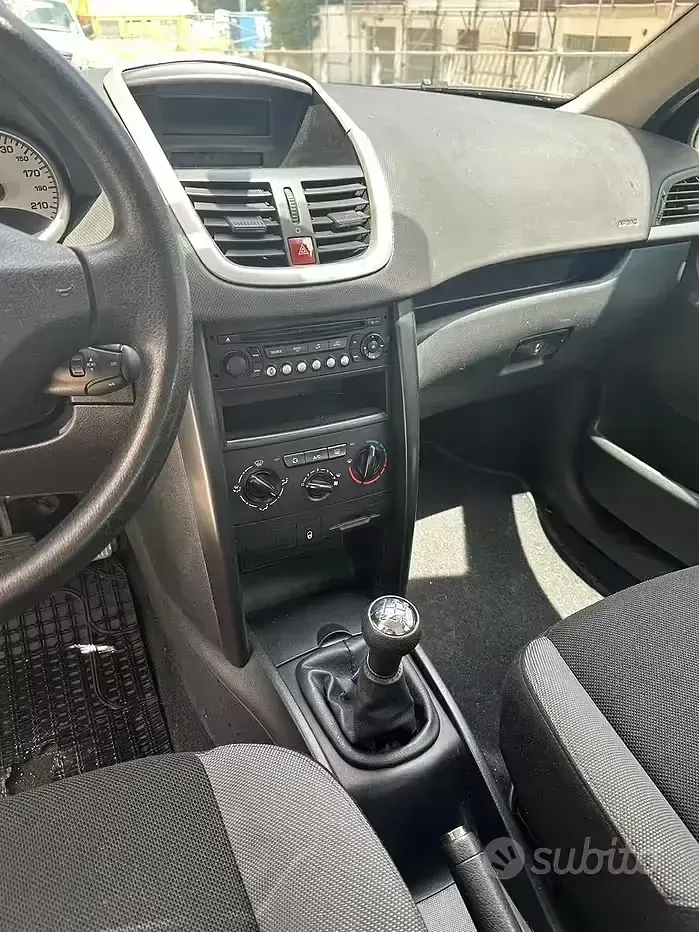 Usata Peugeot 207 68 CV (50 kW) 2007 Nero Berlina