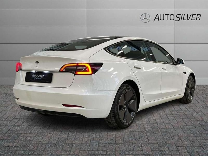 Usata Tesla Model 3 Long Range RWD 88 kW (120 CV) 2023 Bianco / pastello Berlina
