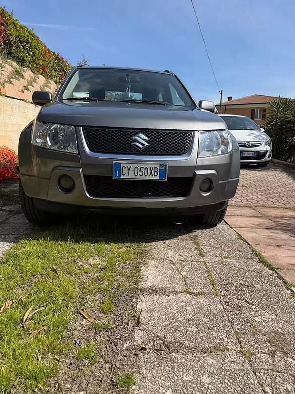 Usata Suzuki Grand Vitara 185 CV (136 kW) 2006 Grigio SUV