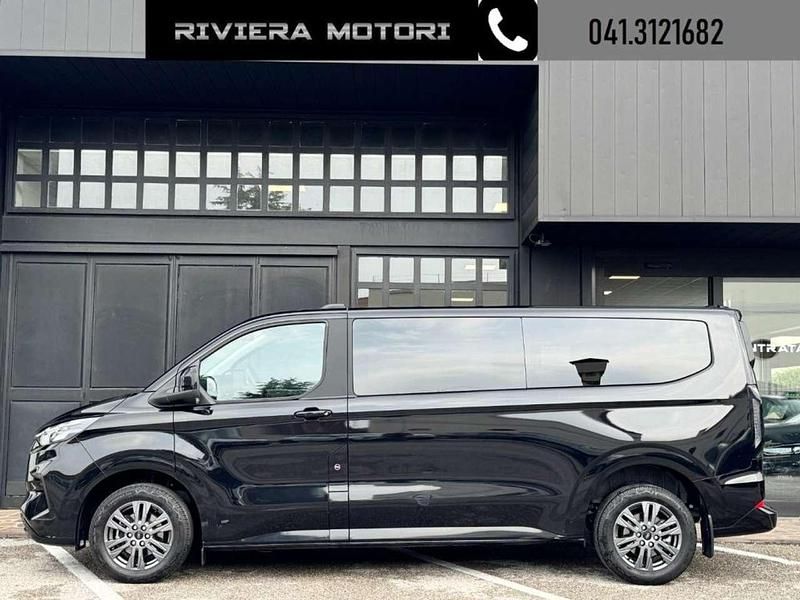 Usata Ford Tourneo Custom Titanium 136 CV (100 kW) 2024 Nero Furgone